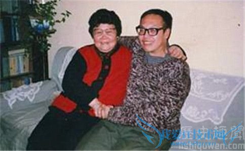 杨沫的简介 杨沫的儿子老鬼 杨沫的简介 杨沫的儿子老鬼