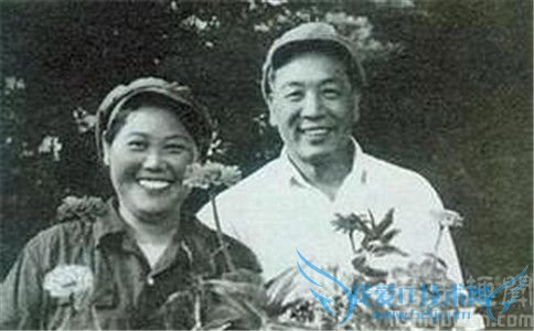 杨沫的简介 杨沫的儿子老鬼 杨沫的简介 杨沫的儿子老鬼