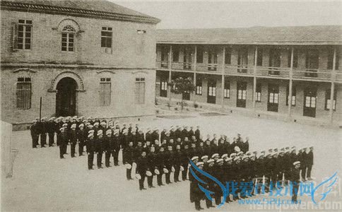 萨镇冰简介 萨镇冰的事迹介绍 萨镇冰简介 萨镇冰的事迹介绍