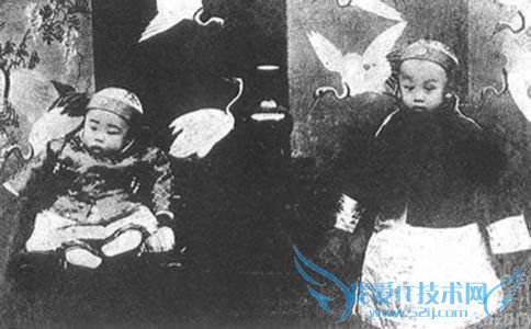 溥仪(右)与溥杰 溥仪(右)与溥杰