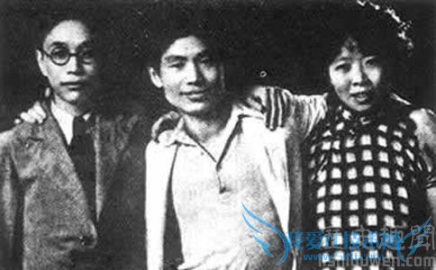 1934年萧红与萧军(中)、黄源(左)在一起 1934年萧红与萧军(中)、黄源(左)在一起