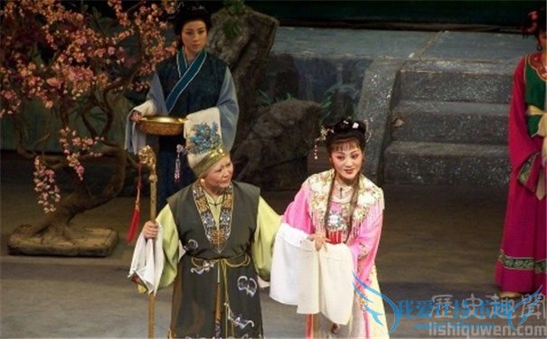 贾母和王夫人关系怎么样 贾母为何弃黛择钗 贾母和王夫人关系怎么样 贾母为何弃黛择钗