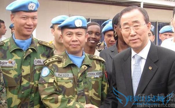 联合国秘书长潘基文接见亲切罗富强营长 联合国秘书长潘基文接见亲切罗富强营长