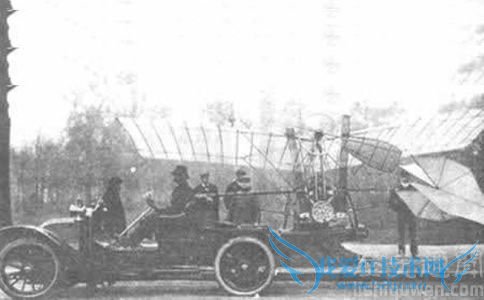 法国保罗·科尔尼的直升飞机准备起飞 法国保罗·科尔尼的直升飞机准备起飞