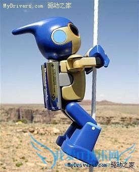 松下小机器人两节AA电池爬大山