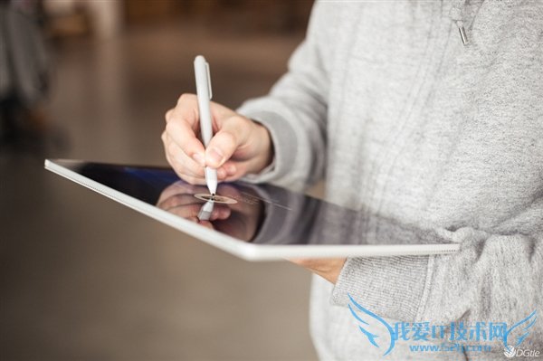 ռʼǱSurface Bookͼ