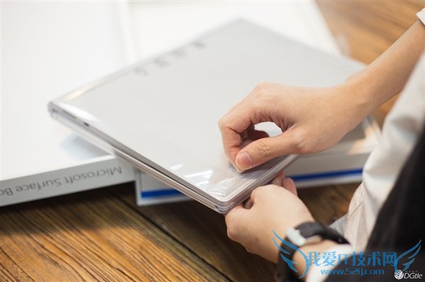 ռʼǱSurface Bookͼ