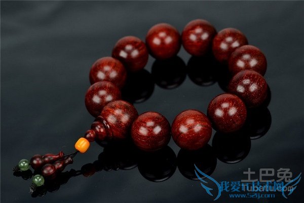 小叶紫檀手链鉴别