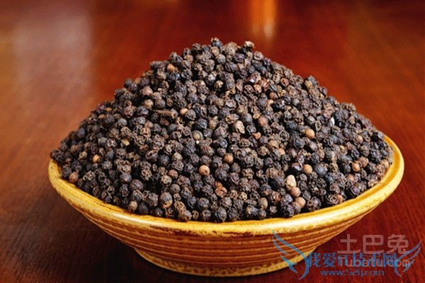 黑胡椒与白胡椒的区别 黑胡椒与白胡椒的区别