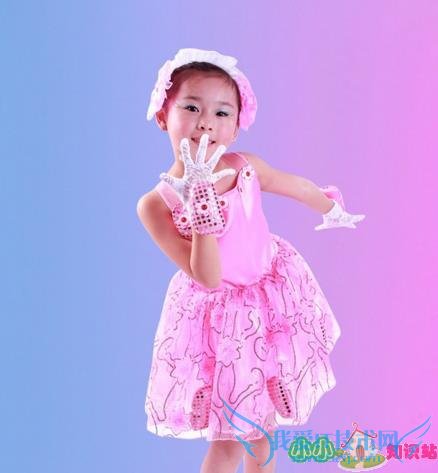 我喜欢唱歌,表演,我的梦想就是做一名艺人 我喜欢唱歌,表演,我的梦想就是做一名艺人