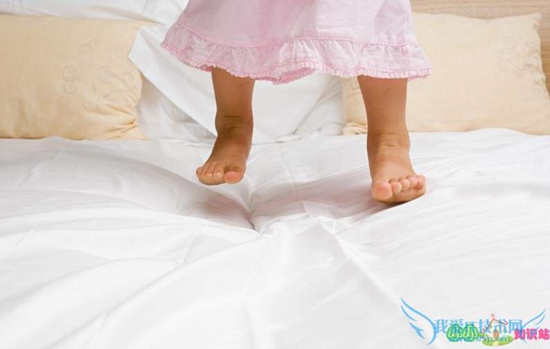 SOS。。宝宝大腿被纸尿裤磨破皮了。。。。 SOS。。宝宝大腿被纸尿裤磨破皮了。。。。