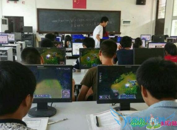 我的电脑玩游戏很流畅,打穿越火线的FPS也很高 我的电脑玩游戏很流畅,打穿越火线的FPS也很高