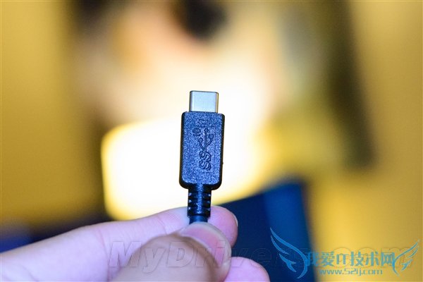 USB 3.1新接口把玩:体验正反随便插的快感