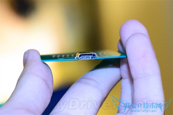 USB 3.1新接口把玩:体验正反随便插的快感