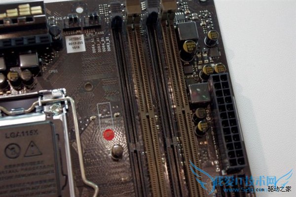 这块主板有意思:DDR3/DDR4同时存在