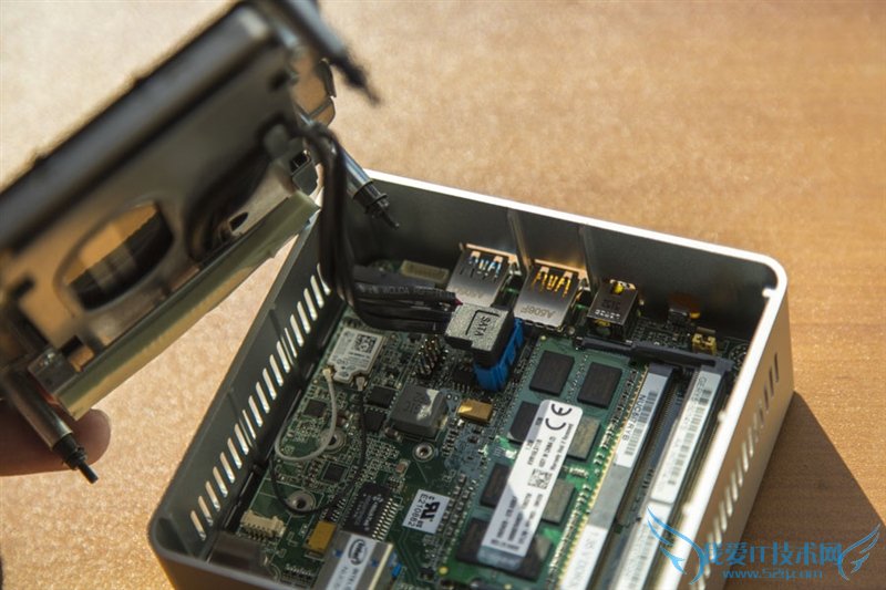 Intel最强迷你机拆解:值不值4000块?