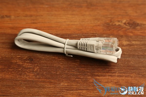 狂飙1900Mbps!腾达AC15路由器开箱图赏