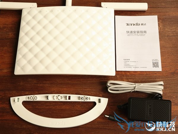 狂飙1900Mbps!腾达AC15路由器开箱图赏