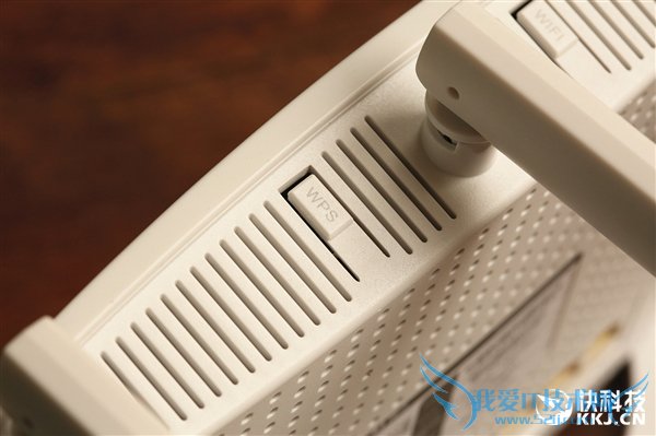 狂飙1900Mbps!腾达AC15路由器开箱图赏