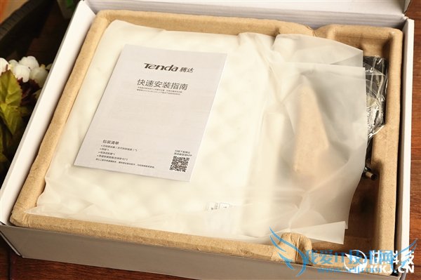 狂飙1900Mbps!腾达AC15路由器开箱图赏