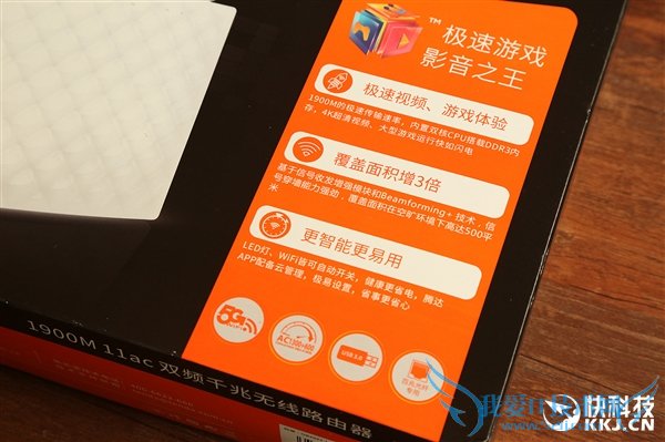 狂飙1900Mbps!腾达AC15路由器开箱图赏