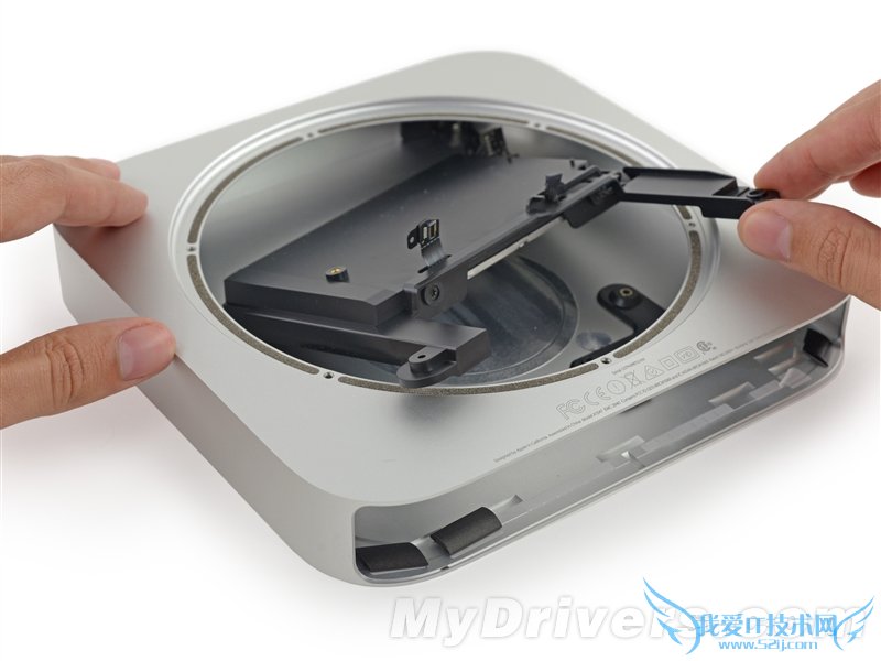 新版Mac mini详细拆解:苹果就不让你升级