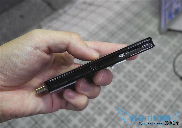 U盘?这是地球上最小的PC!