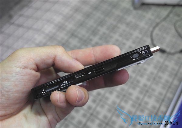 U盘?这是地球上最小的PC!