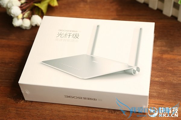 360首款超薄5G路由器图赏:薄如鼠标垫
