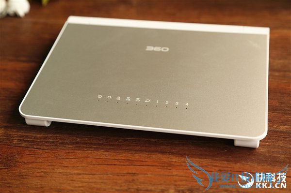 360首款超薄5G路由器图赏:薄如鼠标垫