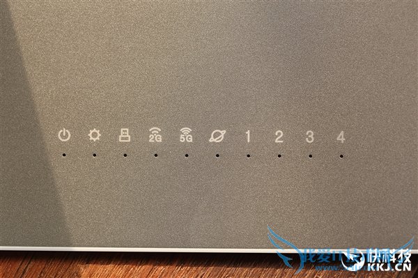 360首款超薄5G路由器图赏:薄如鼠标垫
