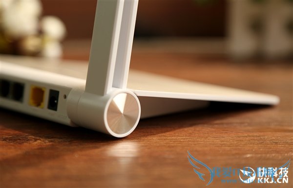 360首款超薄5G路由器图赏:薄如鼠标垫