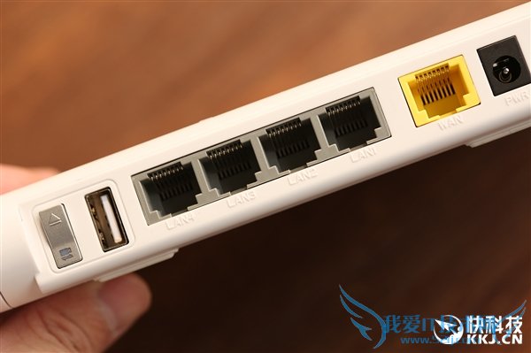 360首款超薄5G路由器图赏:薄如鼠标垫
