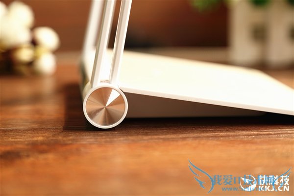 360首款超薄5G路由器图赏:薄如鼠标垫