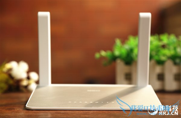 360首款超薄5G路由器图赏:薄如鼠标垫