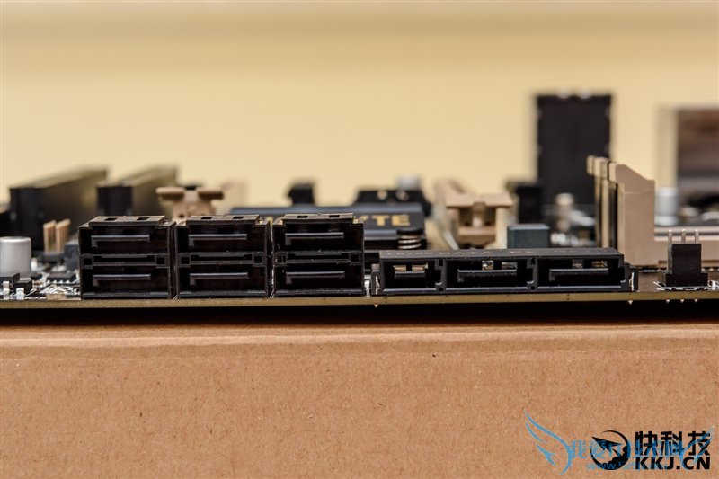 E3-1200 v5首发评测 性价比暴跌!