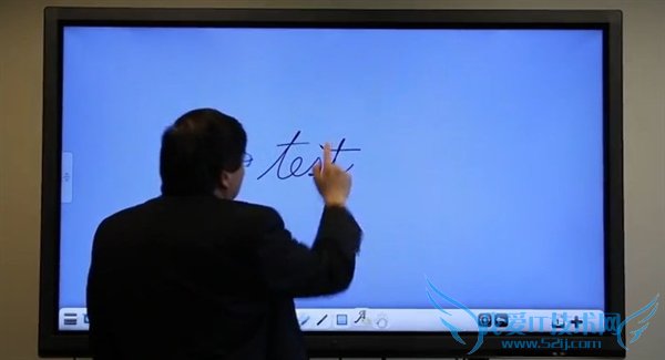 霸气Win8.1触屏PC:84英寸+4K屏幕