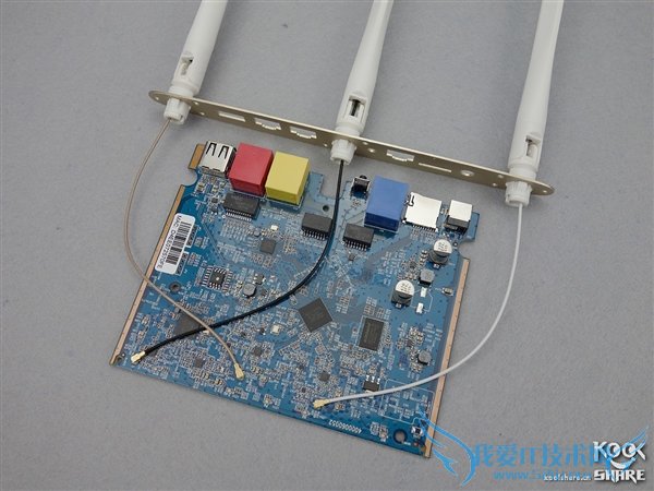 极路由3真机拆解:你猜做工如何?