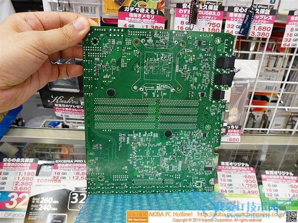 丧心病狂 这块主板竟有17个SATA接口