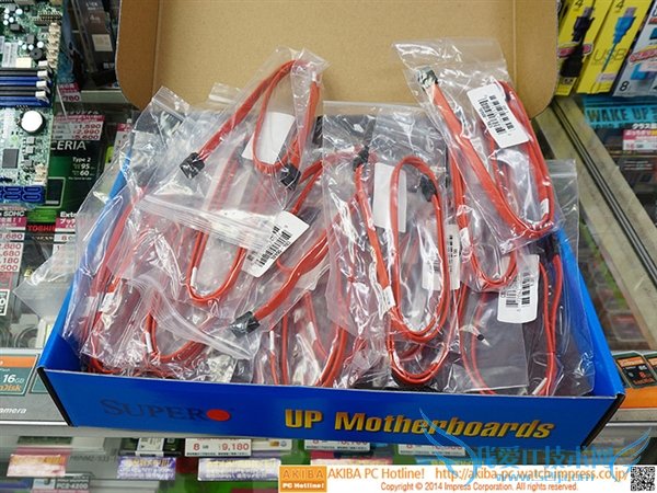 丧心病狂 这块主板竟有17个SATA接口