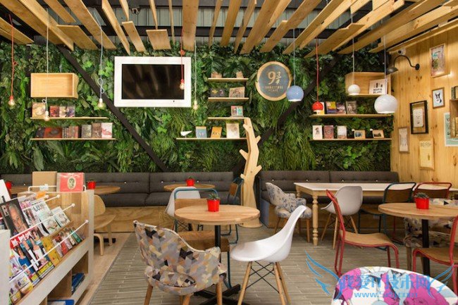 9¾ Bookstore and Café 02