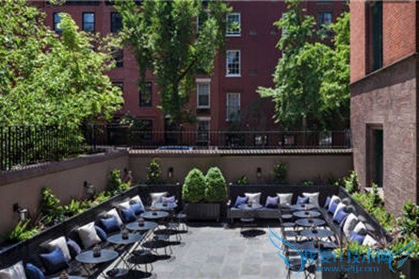 艺术画廊间诗人故居