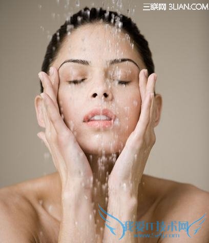 洗澡过程中洗脸应放在第一位 52IJ