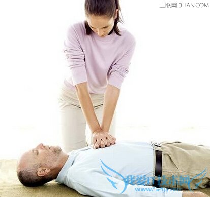心肺复苏怎么做——家庭急救常识 52IJ