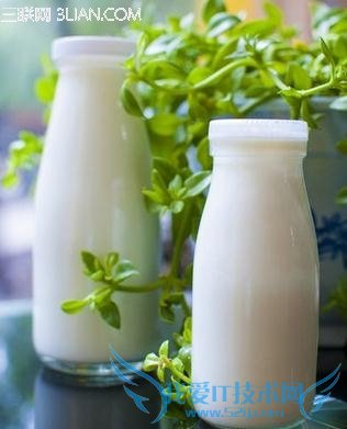 辨别纯鲜牛奶独创小窍门 52IJ