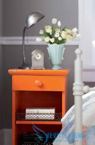 格架式床头柜 方便取物