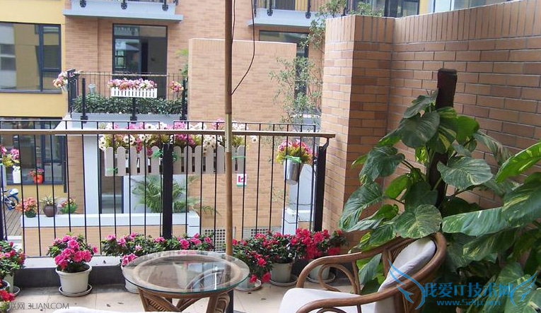 阳台门和卧室门对着风水