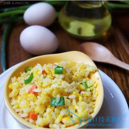 让蛋炒饭饭粒粒分开的小技巧 52IJ