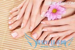 六个方法助你防止手脚干裂 52IJ