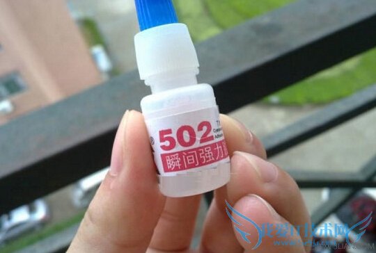 502胶水如何洗掉 52IJ